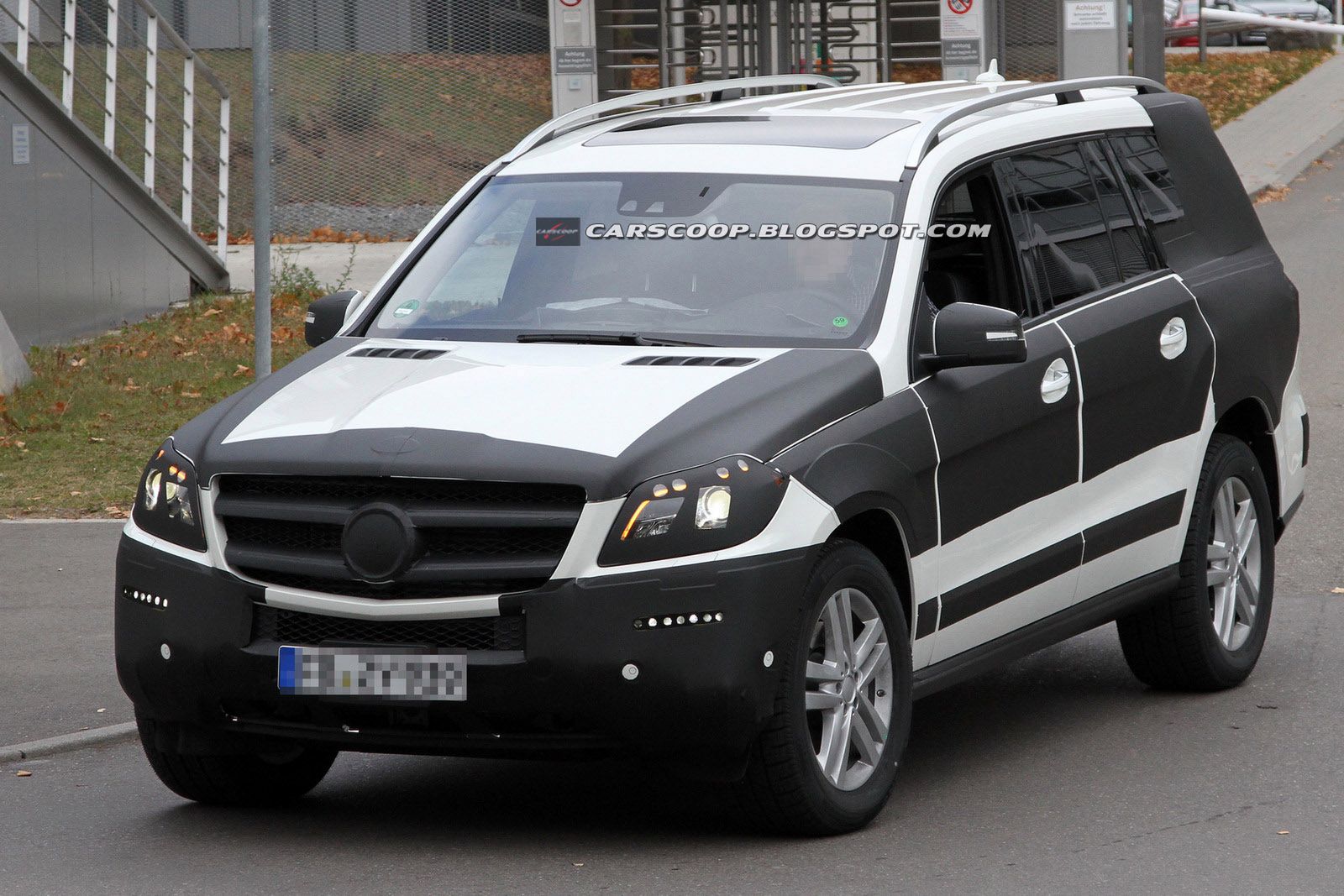 2013-Mercedes-Benz-GL-Class