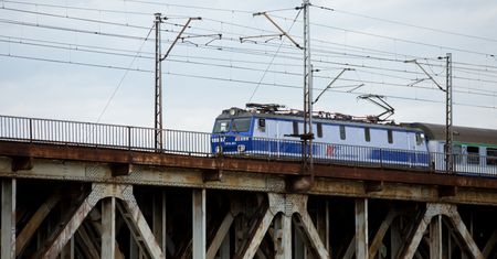Koronawirus w Polsce. Apel sanepidu. Chodzi o pasażerów autobusu do Nowego Targu i pociągu do Warszawy