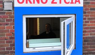 "To jest cudowne ocalone życie". W oknie życia w Szczecinie znaleziono noworodka