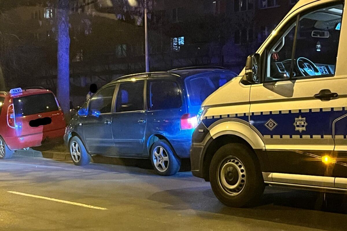 Zderzenie aut przed przejściem dla pieszych na al. Andersa