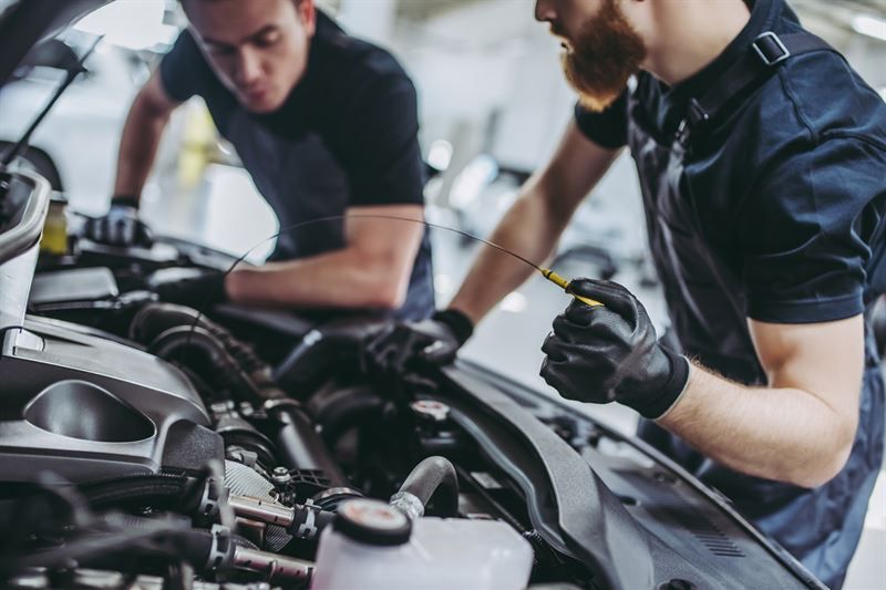Poradnik iParts.pl. Kupiłeś lub zamierzasz kupić używane auto? Sprawdź, co powinieneś koniecznie wymienić po jego zakupie?