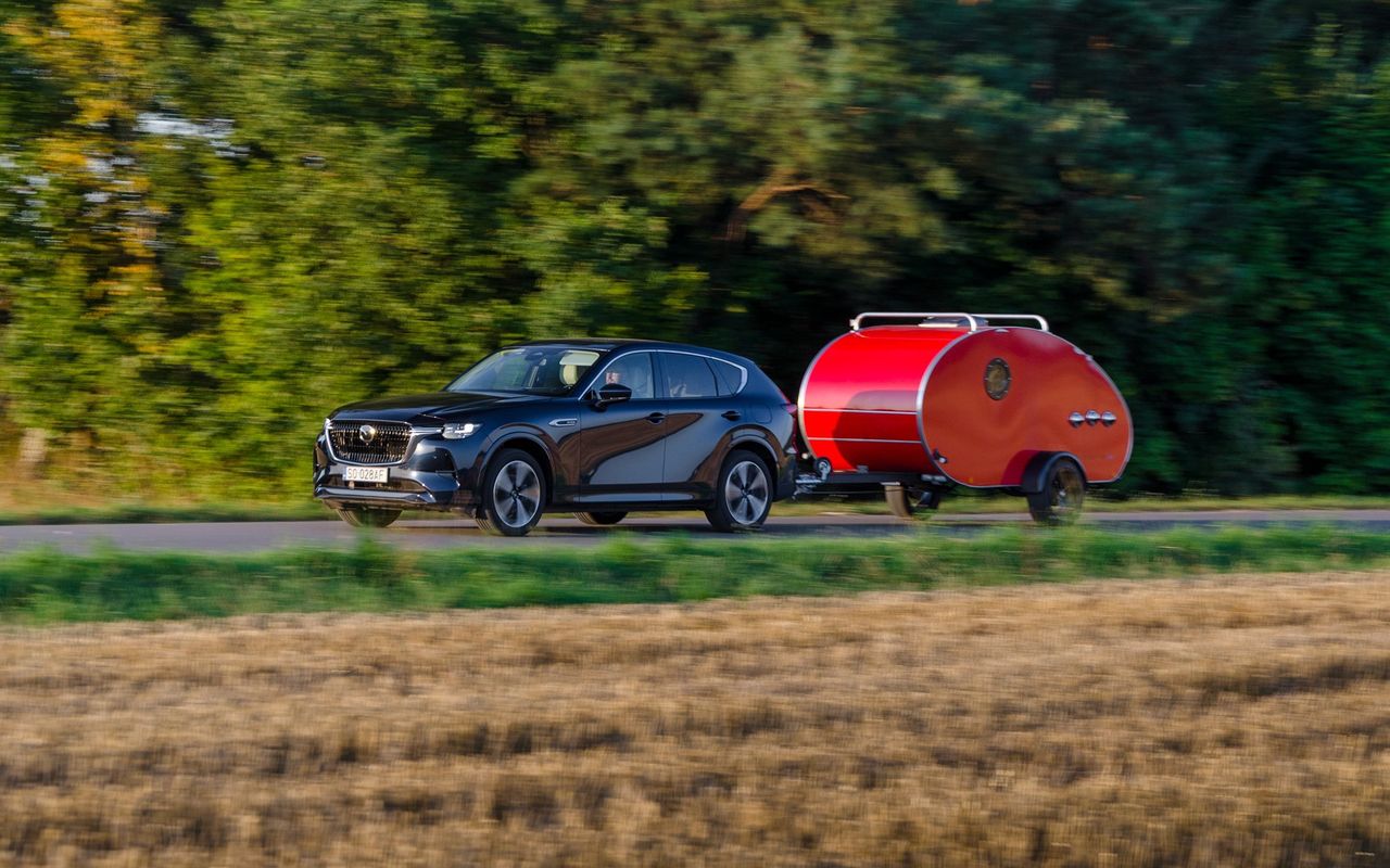 Test długodystansowy: Mazda CX-60 w roli holownika przyczepy. Sprawdziłem, ile pali, jak jeździ i co jest jej atutem