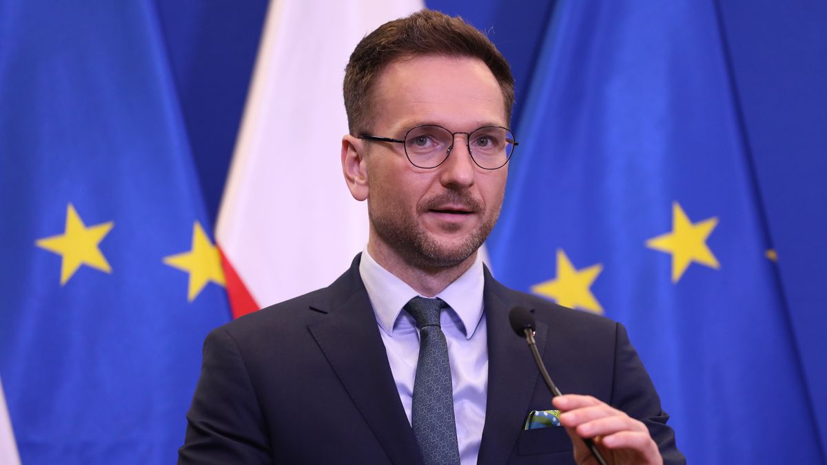 Konferencja prasowa ministra rozwoju i technologii Waldemara Budy w Warszawie
13.06.2022 Warszawa , plac Trzech Krzyzy 3 / 5 . Ministerstwo Rozwoju i Technologii . Minister rozwoju i technologii Waldemar Buda podczas konferencji prasowej na temat wsparcia polskich eksporterow .
Fot. Maciek Jazwiecki / Agencja Wyborcza.pl
Fot. Maciek Jazwiecki / Agencja Wyborcza.pl
korporacja, kuke, konferencje, prasowa, wsparcie, pomoc, polski, esporter, eksport, /FR/