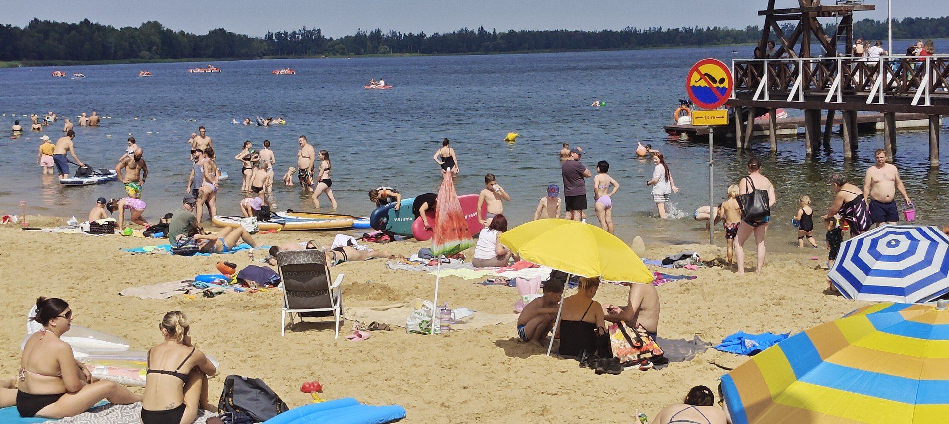 Dąbrowska Riwiera przeżywa oblężenie! Pogoria III pęka w szwach. Plażowicze korzystają z uroków słońca i orzeźwiającej wody. Zobacz ZDJĘCIA