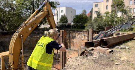 Dramat w Bydgoszczy. Mężczyzna zmiażdżony betonową płytą