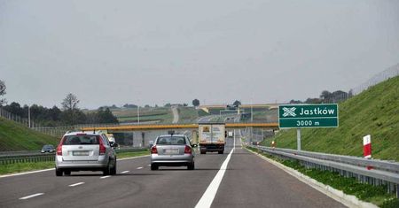 Wyskoczyła z samochodu na ekspresówce. Rodzice wieźli ją do szpitala w Garwolinie