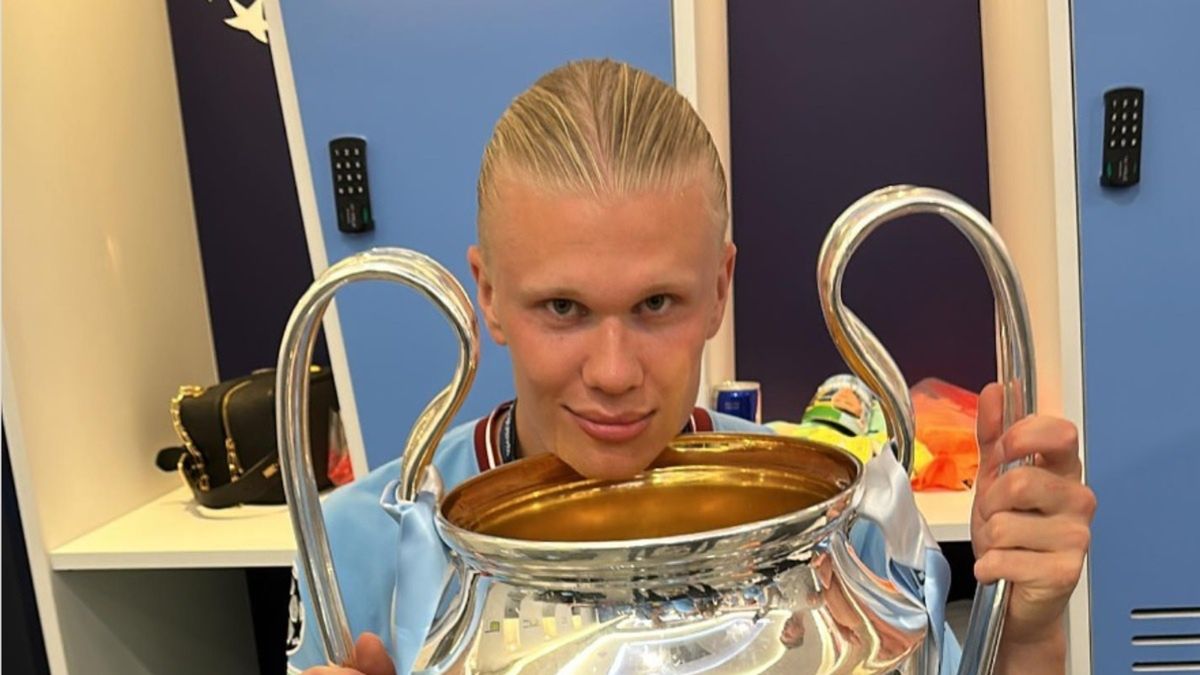 Erling Haaland z pucharem po finale Ligi Mistrzów