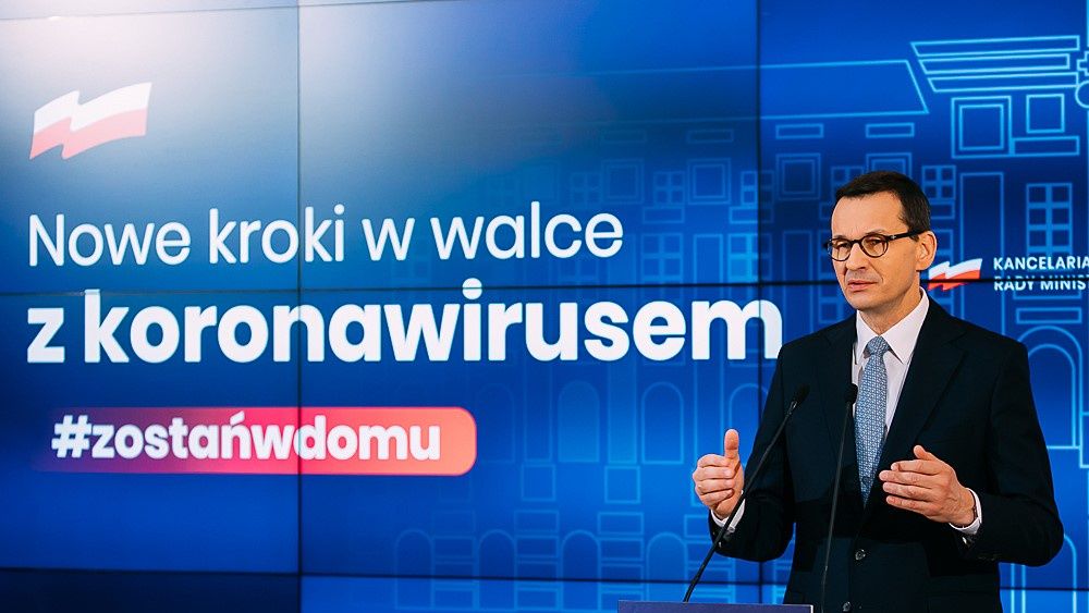 Cywilni pracownicy policji piszą do premiera: zamiast zwalniać, lepiej obniżyć najwyższe pensje.