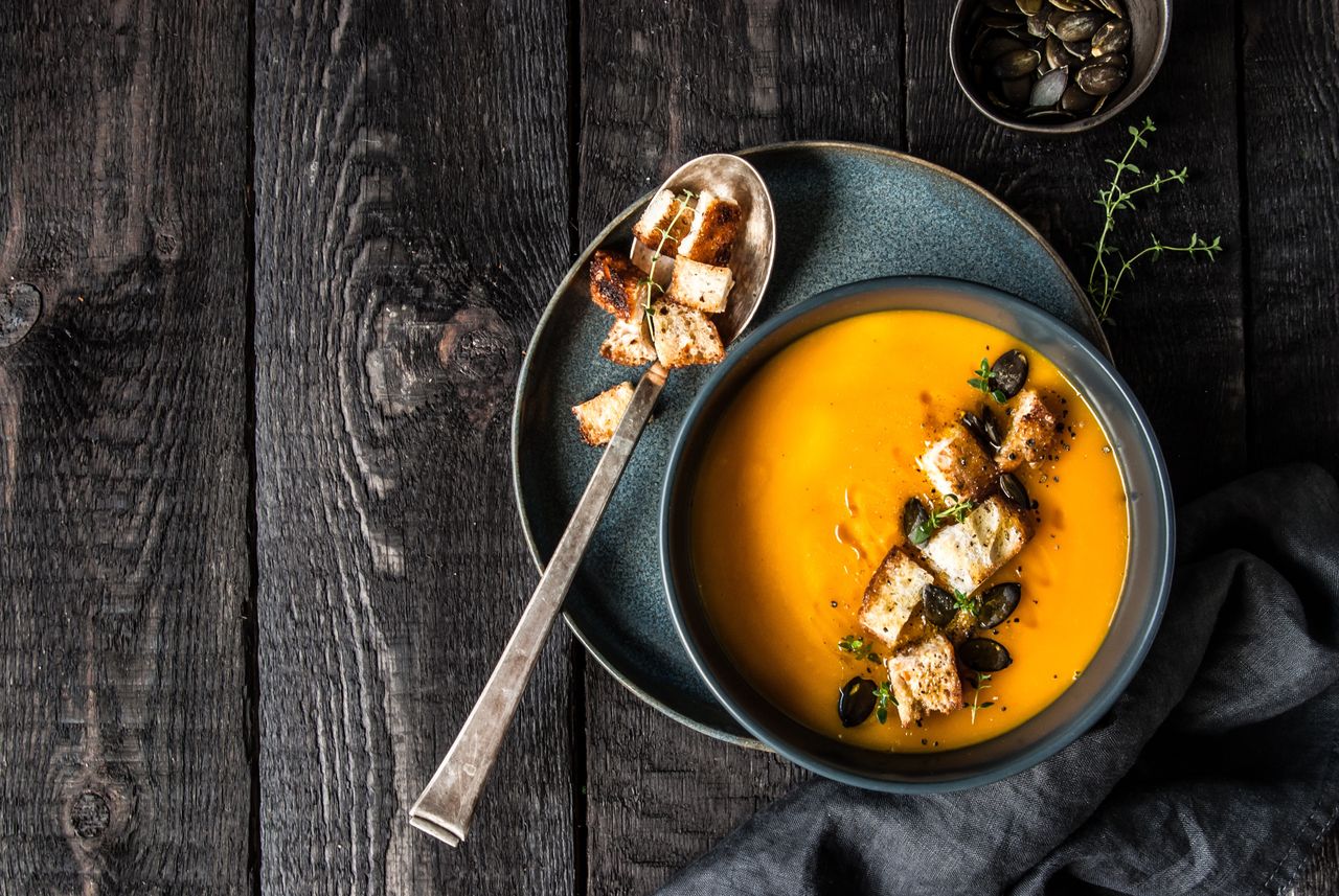 Zupa z dyni. Krem z pieczonej dyni hokkaido z serkiem topionym