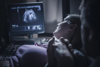Zagrożenie dla płodu. Wirus, który powoduje trwałe problemy zdrowotne u dziecka
