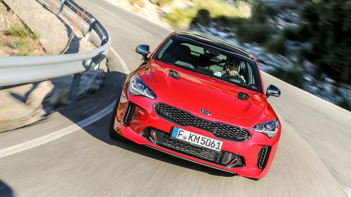Kia Stinger budzi ogromne zainteresowanie. Ma jednak mocnego rywala z Japonii. Takiego zdania jest nasz czytelnik, który zastanawia się nad zakupem