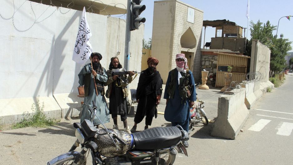 Ghazni w Afganistanie. Patrol talibów w mieście