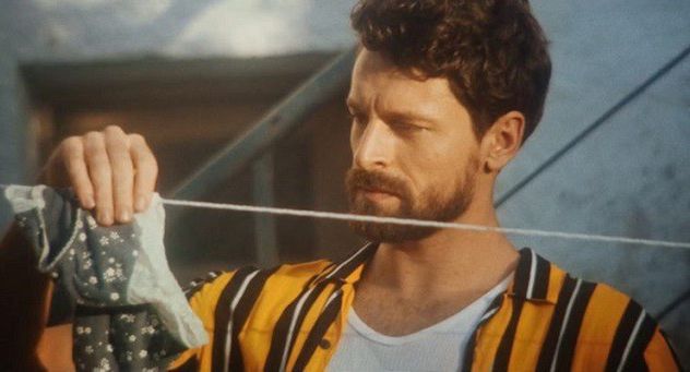 Ariel w nowej kampanii przypomina mężczyznom o domowych obowiązkach (wideo)