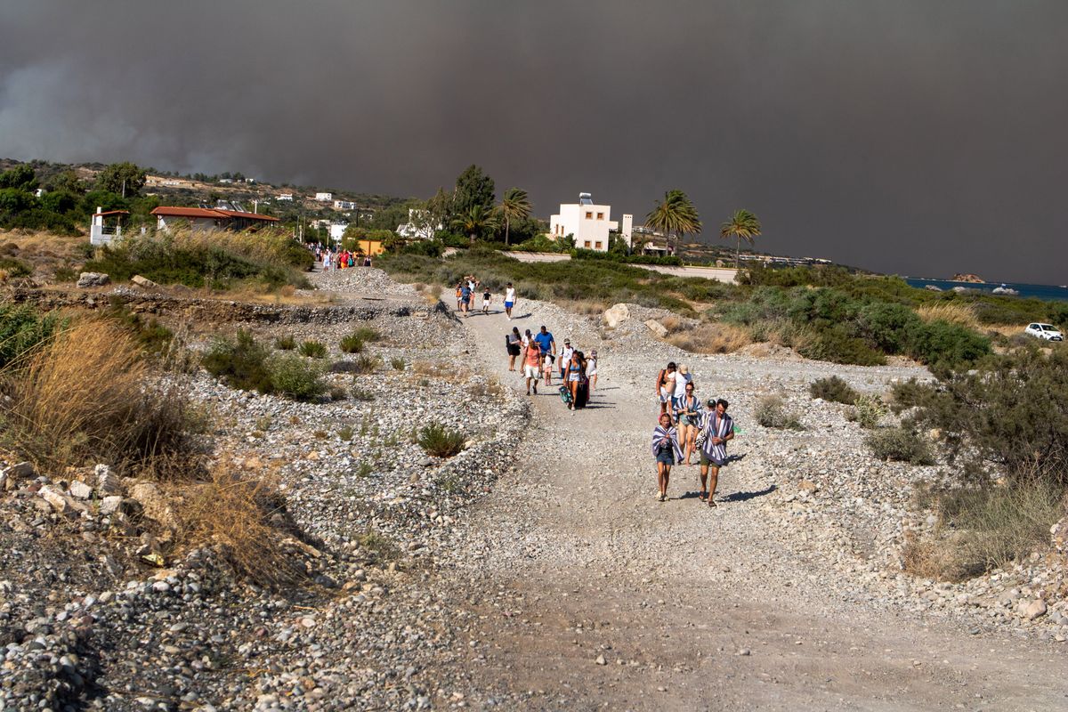 Wakacje w Grecji. Czy są bezpieczne? Pożary trawią popularne wyspy