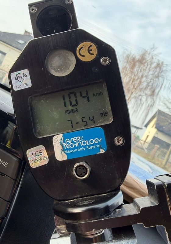 104 km/h w terenie zabudowanym. Kierowca z gminy Teresin stracił prawo jazdy!