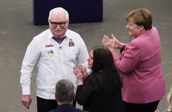 Ordery dla Wałęsy i Merkel. Europosłowie PiS zbojkotowali ceremonię