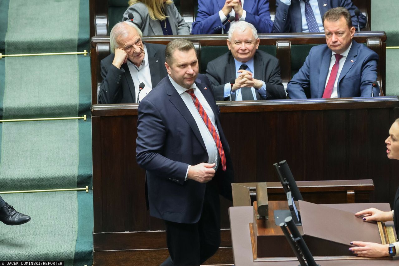 "Wiele wstrząsów". Były premier wieszczy "czarne lata" dla PiS