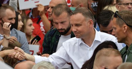 Najnowszy sondaż prezydencki. Polacy za koabitacją. Co to oznacza?