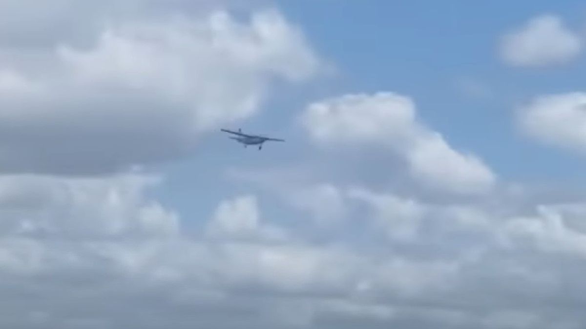 Niedoświadczony w lataniu pasażer przejął stery samolotu 