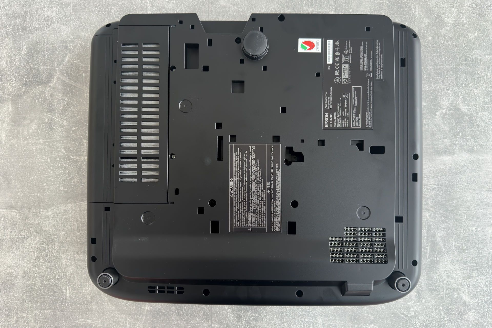 EPSON EH-LS650B - od spodu