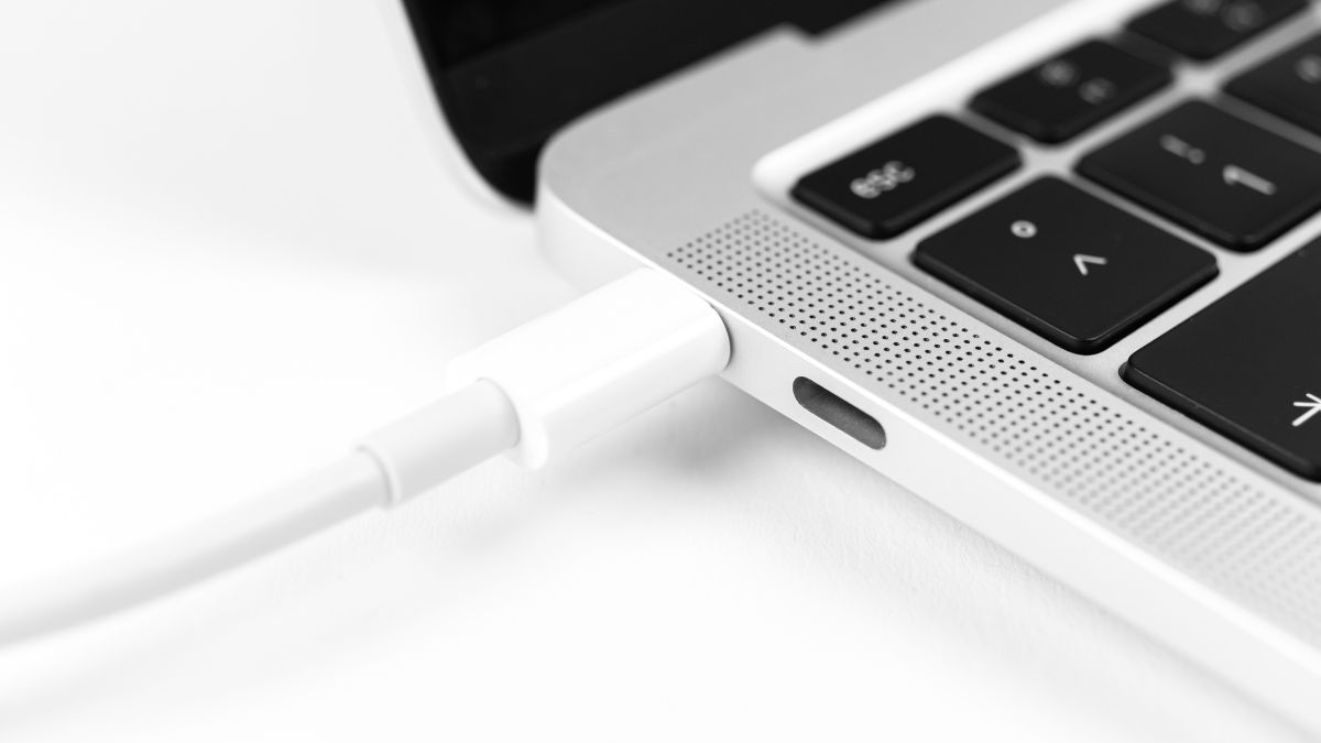 Jak ładowanie laptopa może zaszkodzić baterii?