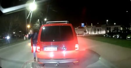 Szeryf wyskoczył z auta w Połańcu. Ludzie łapią się za głowy