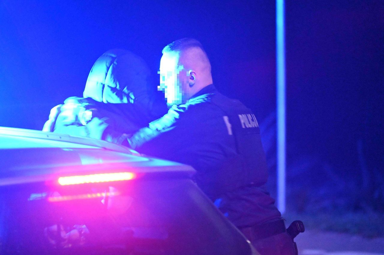 Świecie: Nocna akcja policji. Kobieta odpowie za kradzież, spowodowanie kolizji i naruszenia nietykalności policjantów