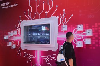 Rekordowe przychody chińskich firm od chipów. Zyskują dzięki USA