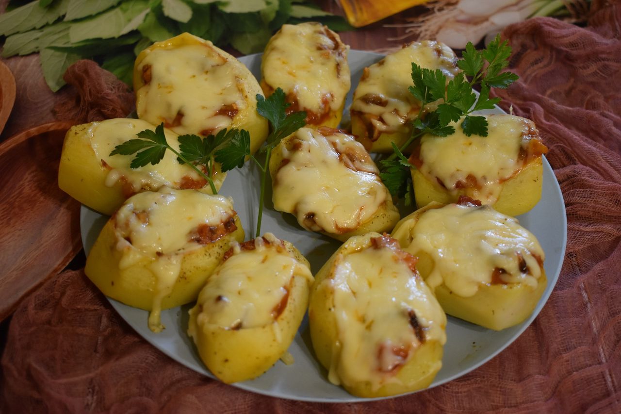 Pieczone ziemniaczki z farszem. Ten przepis to hit!