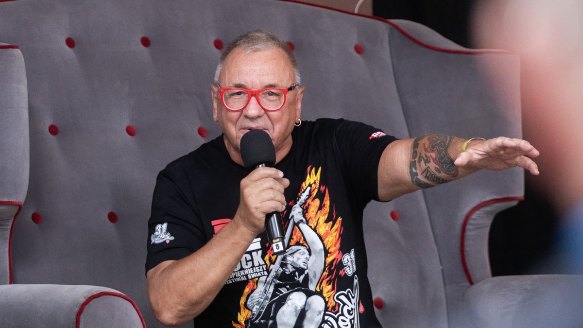 Ścinawka Górna (woj. dolnośląskie), 06.07.2025. Prezes Fundacji Wielkiej Orkiestry Świątecznej Pomocy Jurek Owsiak podczas rozmowy pt. "Hejt" z prezeską Fundacji TVN Katarzyną Kolendą-Zaleską w ramach Festiwalu Góry Literatury na Zamku Sarny w Ścinawce Górnej, 6 bm. (amb) PAP/Krzysztof Ćwik