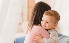 Gdy mały brzuszek boli… Jak pomóc dziecku?