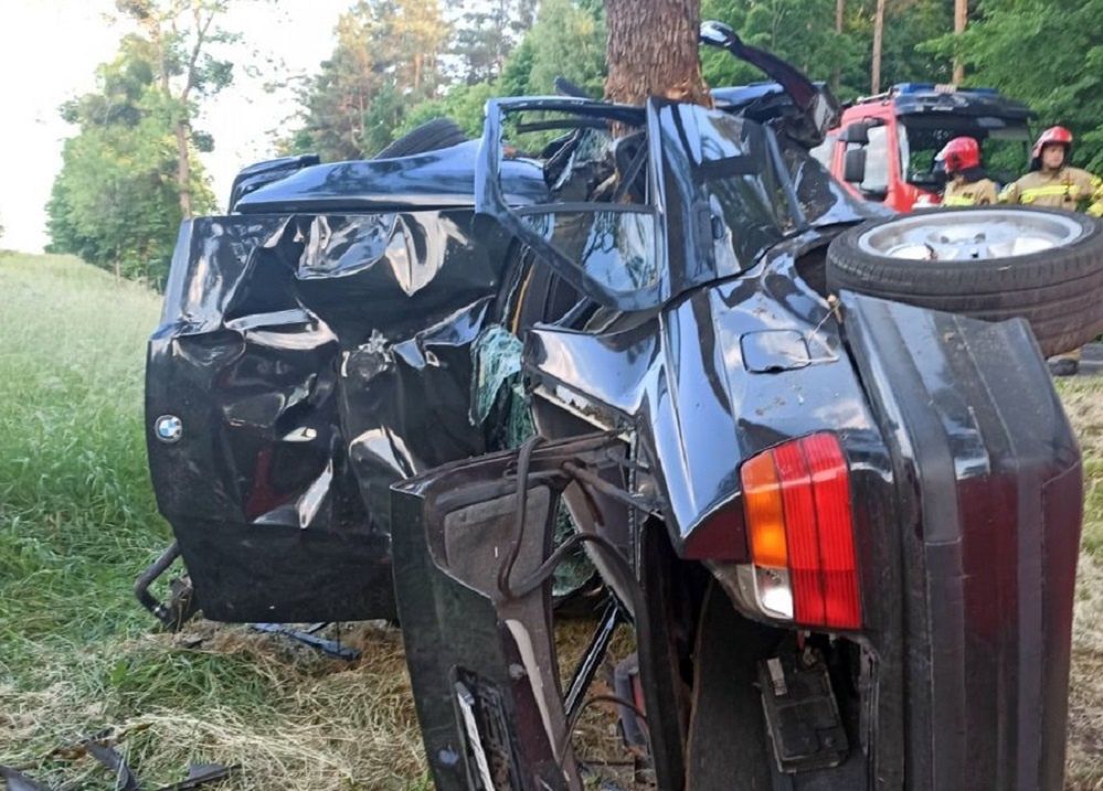 Dębówko. Tragiczny wypadek pod Szczytnem. Media: nie żyje kobieta w ciąży