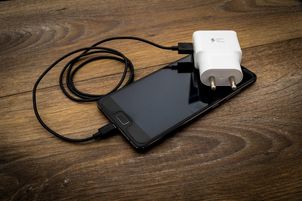Ile wytrzyma bateria w smartfonie, zanim trzeba będzie ją wymienić? Liczby mogą zaskoczyć