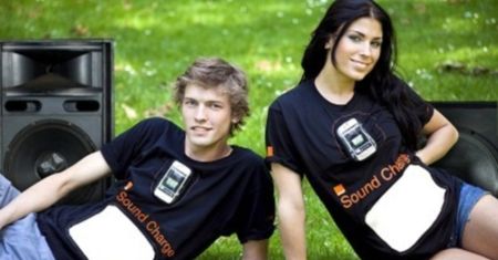 T-shirt od Orange naładuje telefony komórkowe. Jak? [wideo]