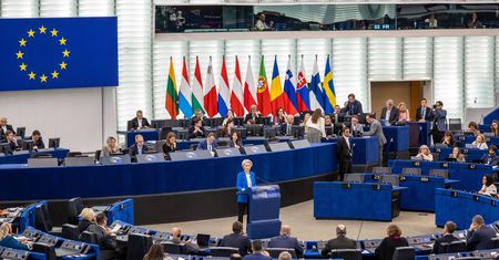 Ile teraz mandatów do PE uzyskałyby partie? Spadek KO i PiS