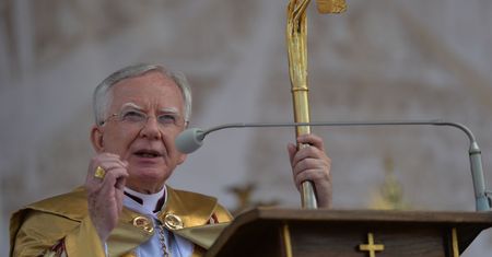 Tańczył z lalką i symulował zabójstwo abpa Jędraszewskiego. Marek M. usłyszał zarzuty