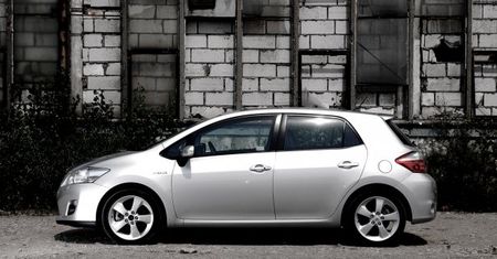 Toyota Auris Prestige + Navi Hybrid - dwie twarze małego ekologa [test autokult.pl]
