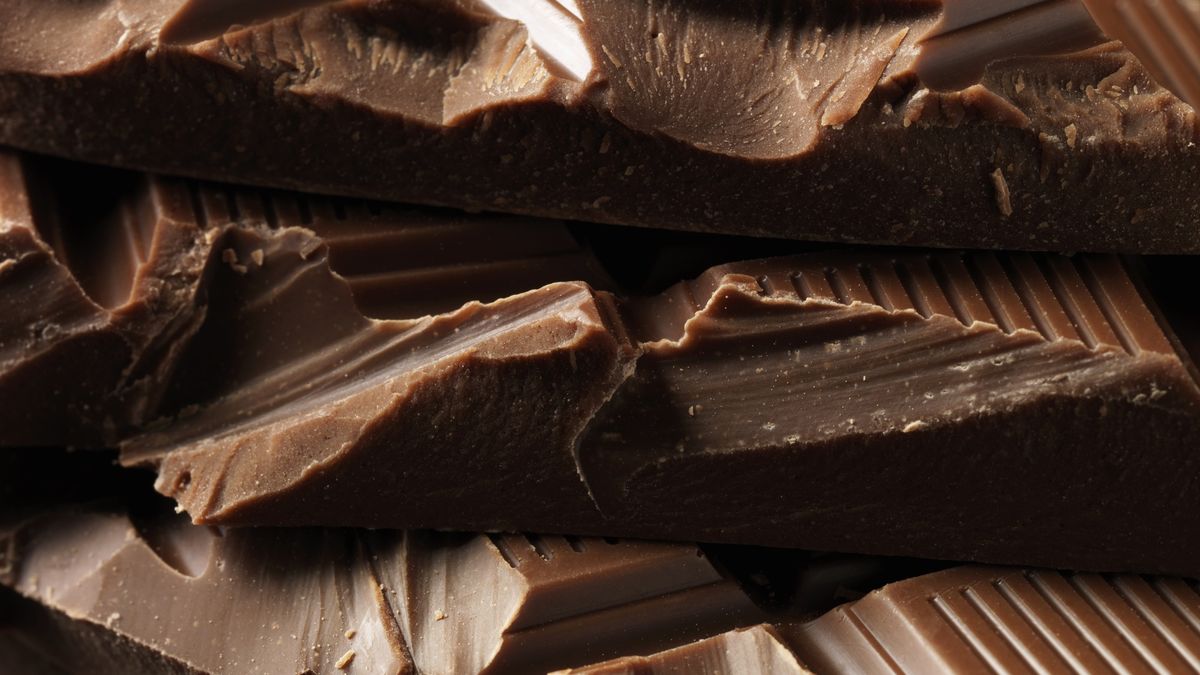 Close up of Belgian milk chocolateDiana Millerbackgrounds, belgian milk chocolate, chocolate, chocolate bar, close up, color image, dessert, food and drink, full frame, high angle view, horizontal, indoors, indulgence, london, nobody, photography, still life, treat, unhealthy eating, united kingdom