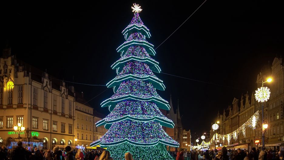 Wrocław. Żegnamy choinkę i iluminacje świąteczne. W tym roku ozdoby znikają szybciej