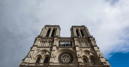 Paryż żegna papieża Franciszka. Dzwony Notre Dame zabiły 88 razy