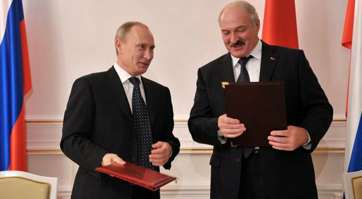 Władimir Putin i Aleksandr Łukaszenka. Dla prezydenta Rosji Białorusin jest "problemem, a nie marionetką"