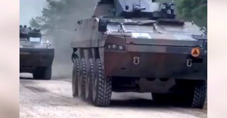 Pierwsze takie nagranie z Ukrainy. Polskie Rosomaki na froncie