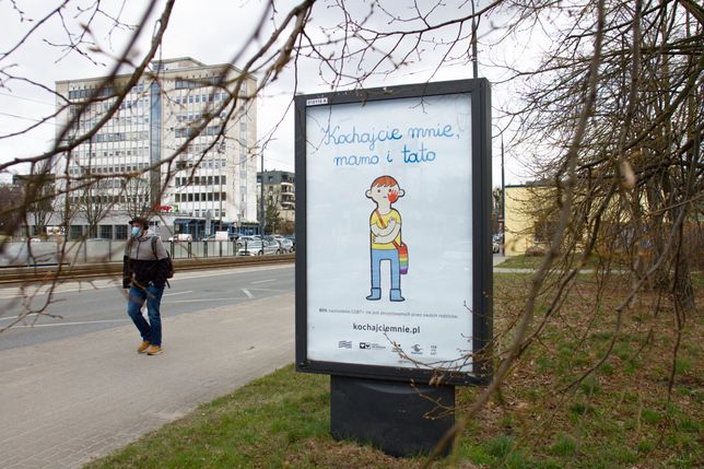 Bydgoszcz. Kampania plakatowa ''Kochajcie mnie, mamo i tato''