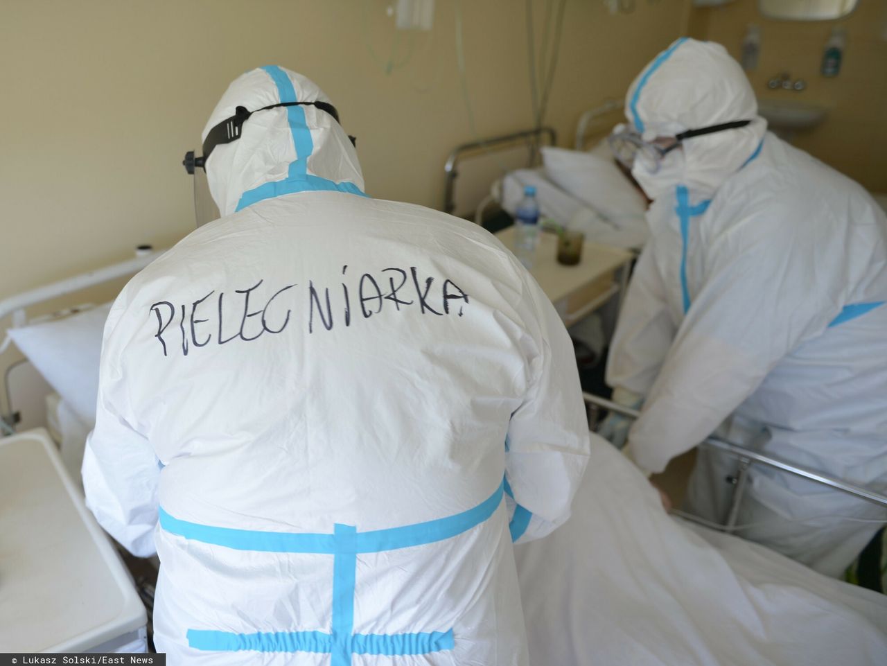 Koronawirus w Polsce. Zakażenia przyczyniły się do śmierci kilkuset pracowników medycznych