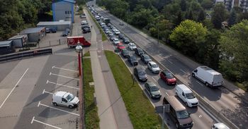 Skąd sprowadzamy auta używane? Jeden kierunek zaskakuje