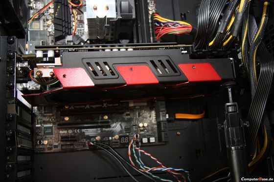 PowerColor Radeon HD 7970 X2 Devil 13 karta graficzna zdjęcie montaż obudowa