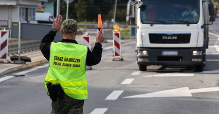 Słowacy jadą na jarmark do Polski. Potężny korek na granicy