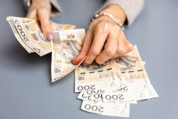 Dostała od byłego chłopaka pieniądze. Fiskus: należy się podatek