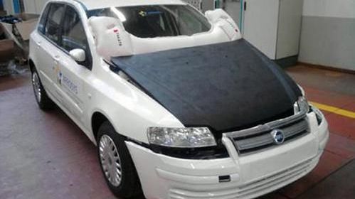 Autokult: Poduszka powietrzna chroniąca pieszych! 1