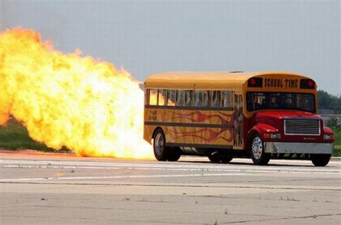 School Time - autobus pędzący 563 km/h!